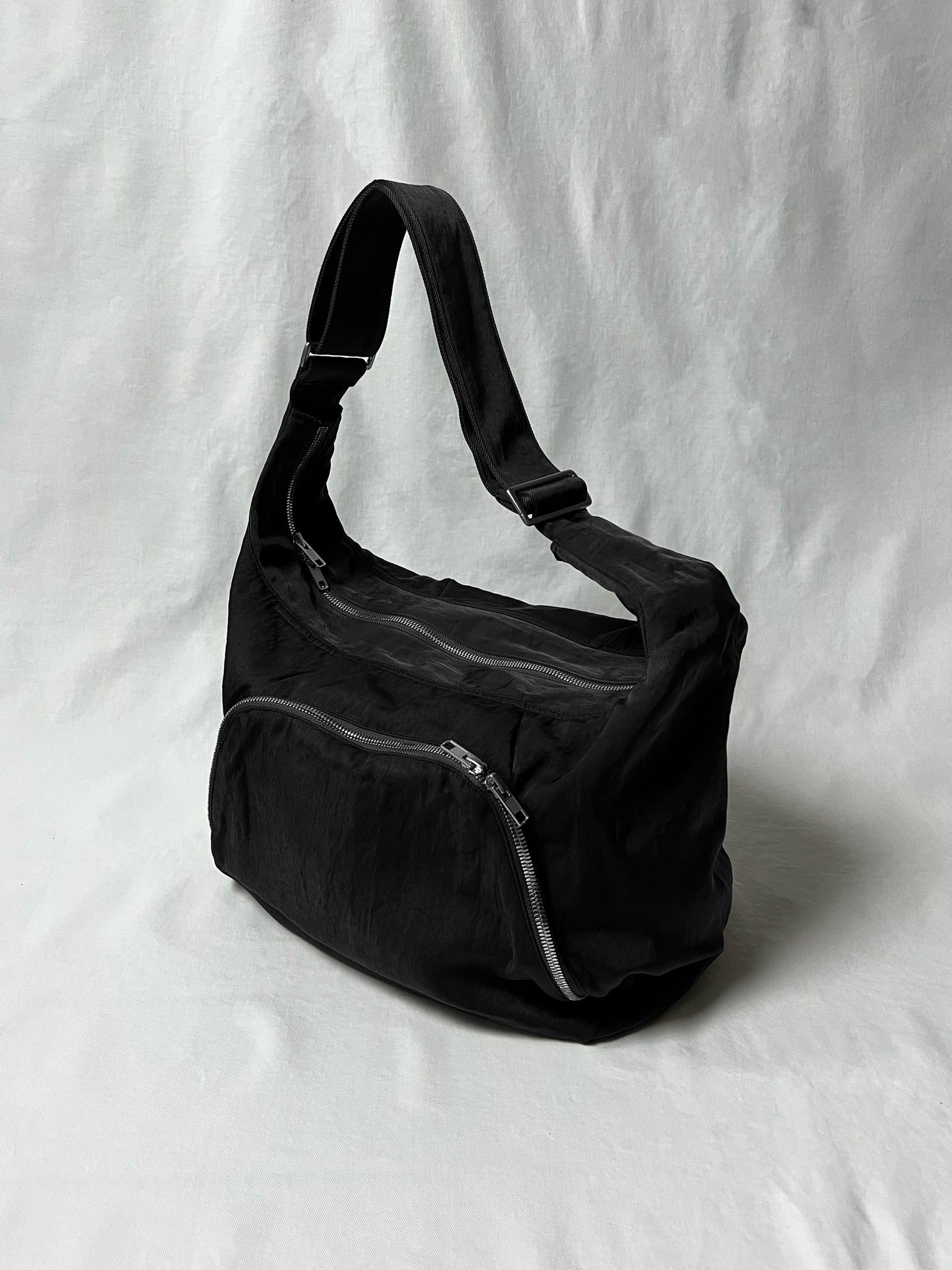 ARC Ⅱ / NYLON TWILL SHOULDER BAG in BLACK