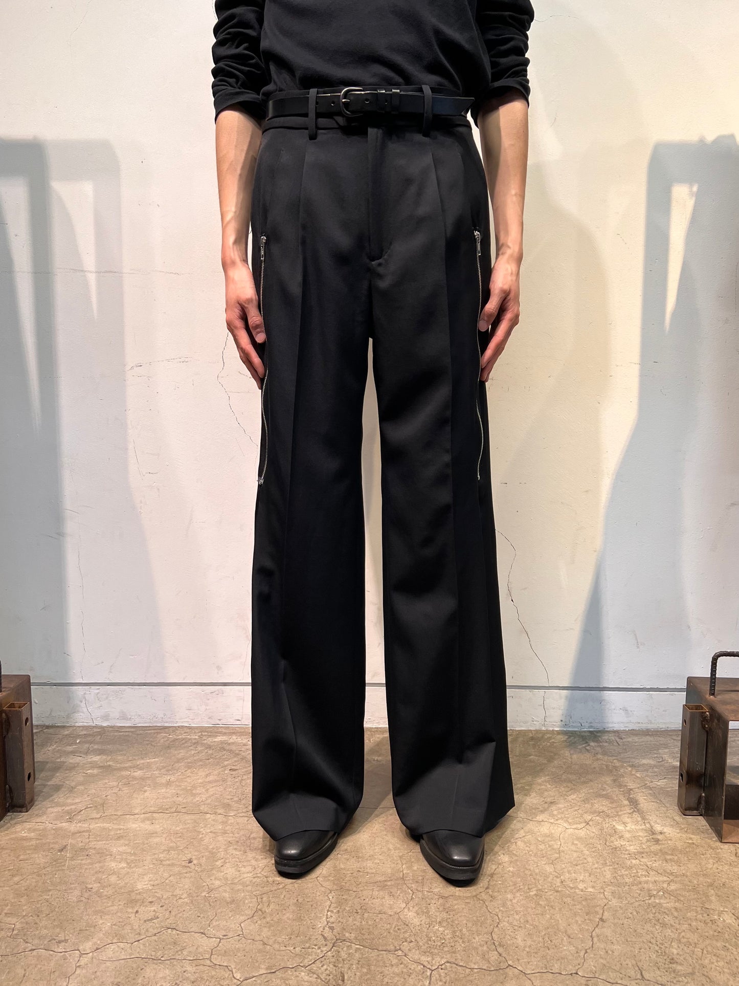 SCHEDAR / ZIPPED WOOL TROUSERS in BLACK