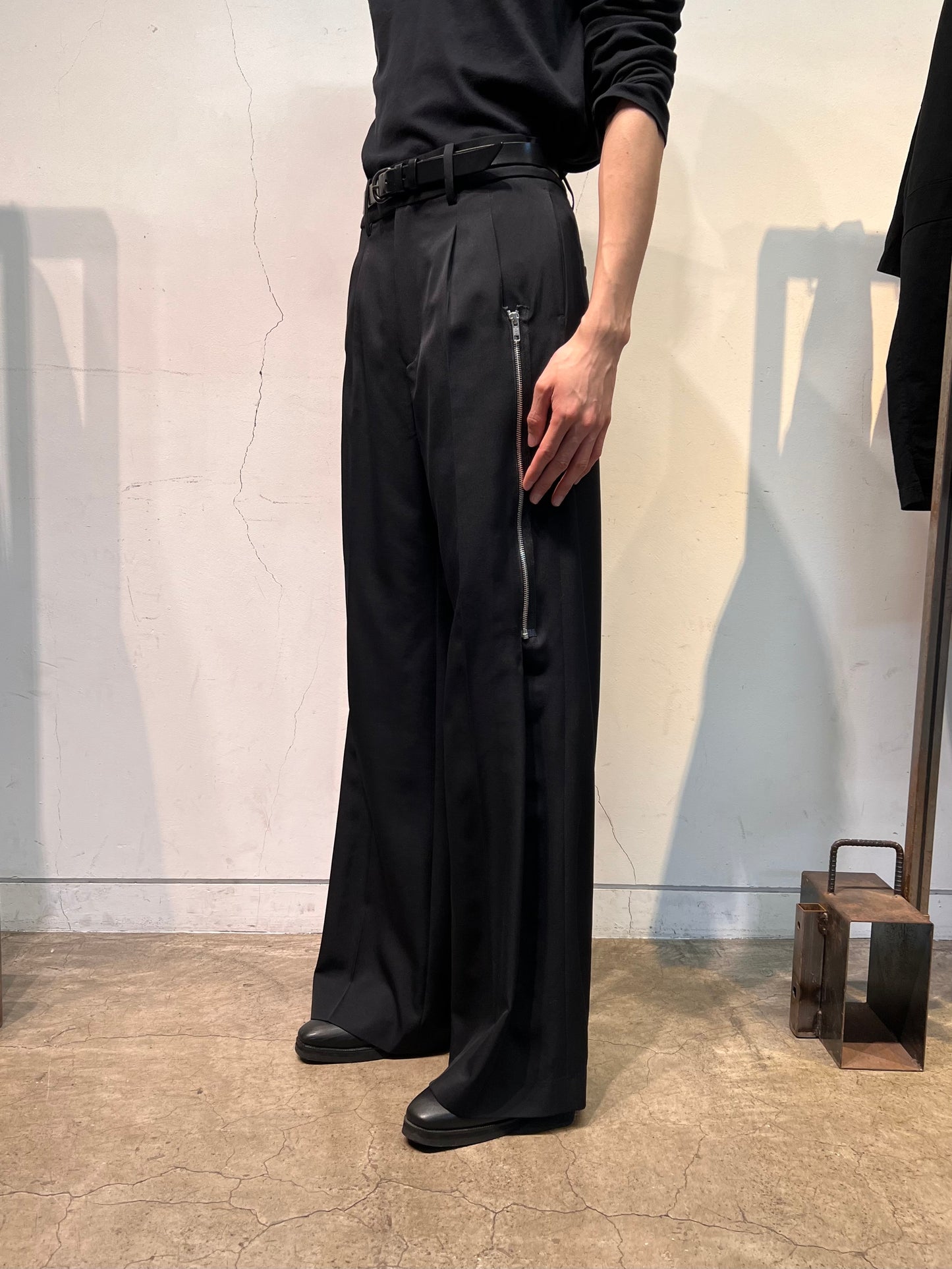 SCHEDAR / ZIPPED WOOL TROUSERS in BLACK