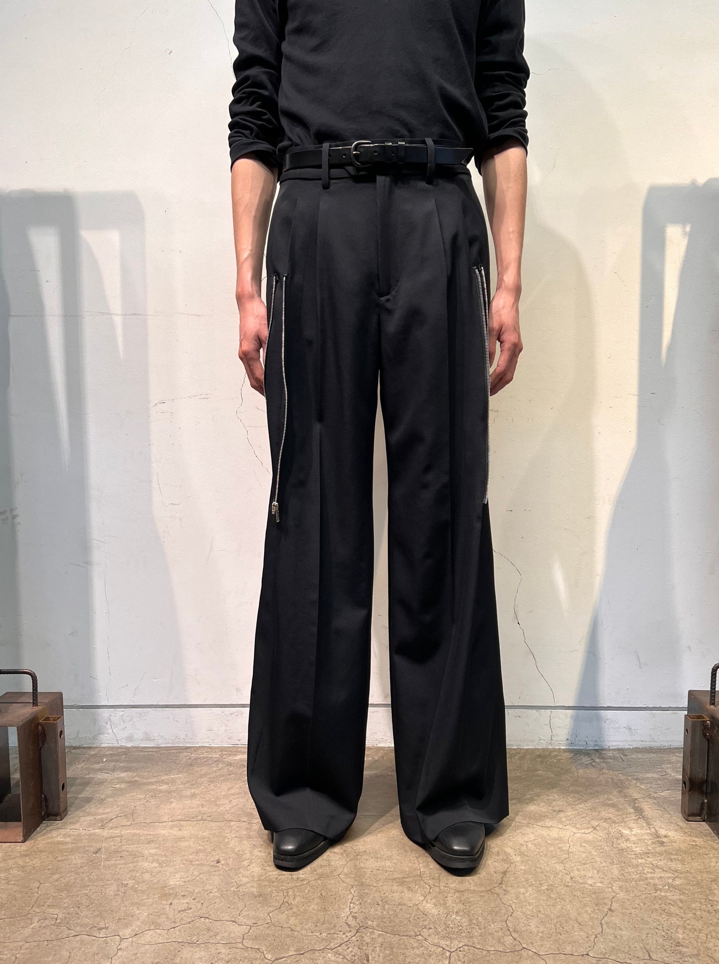 SCHEDAR / ZIPPED WOOL TROUSERS in BLACK