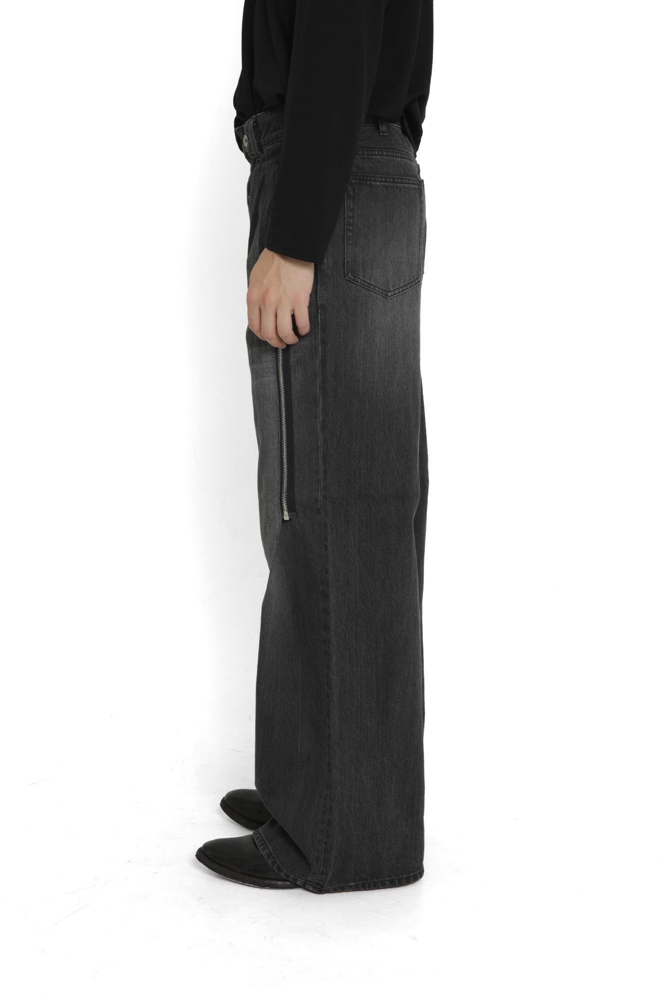 SCHEDAR / MEDIUM WEIGHT ZIPPED DENIM TROUSERS in BLACK