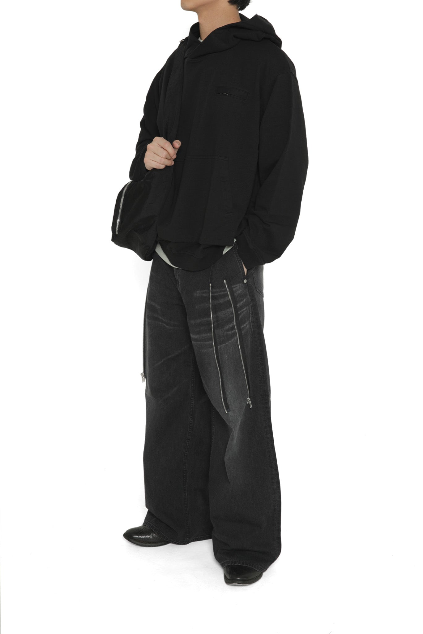 SCHEDAR / MEDIUM WEIGHT ZIPPED DENIM TROUSERS in BLACK