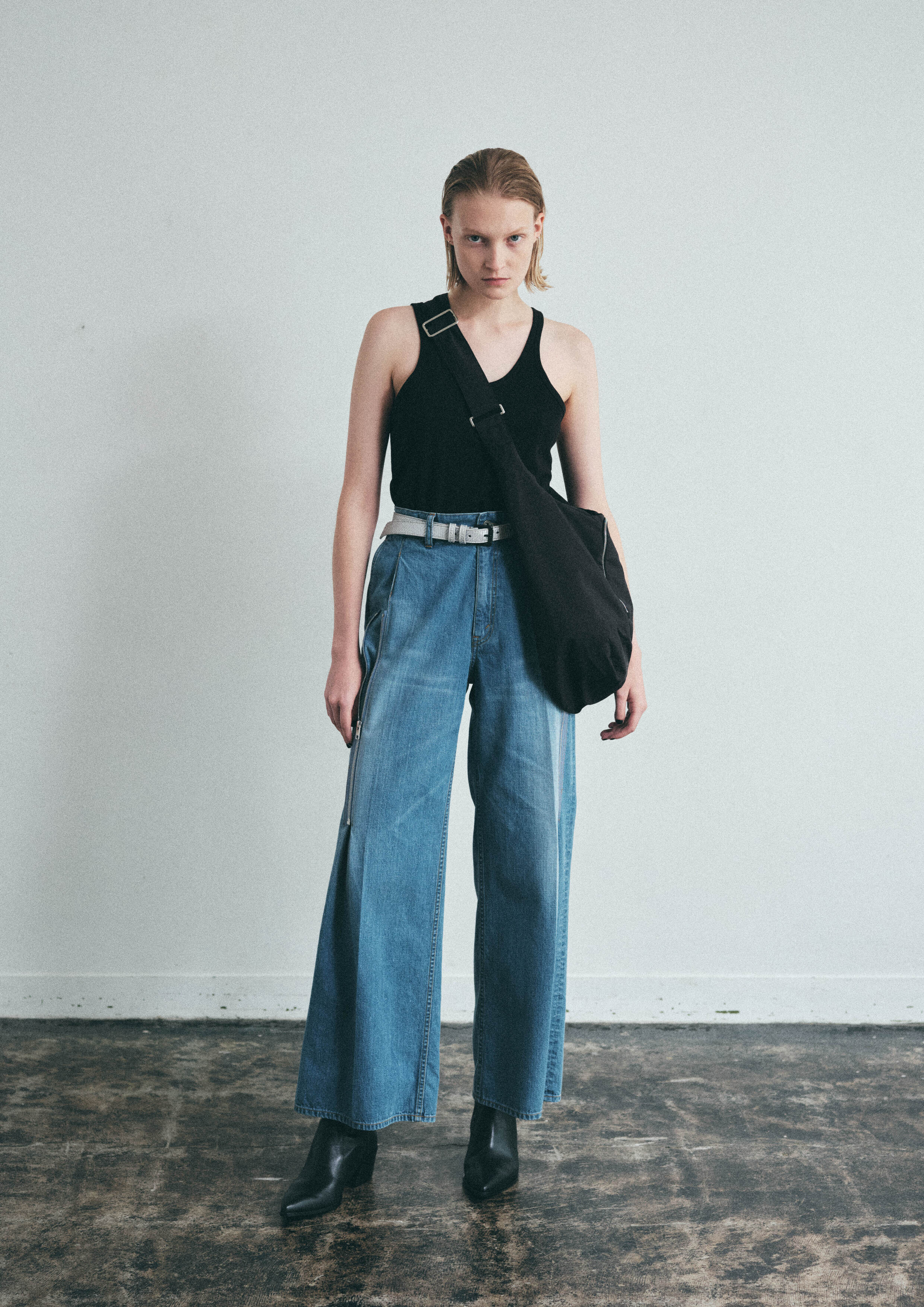 SCHEDAR ZIPPED DENIM TROUSERS in INDIGO / Hibiki Nakaminami