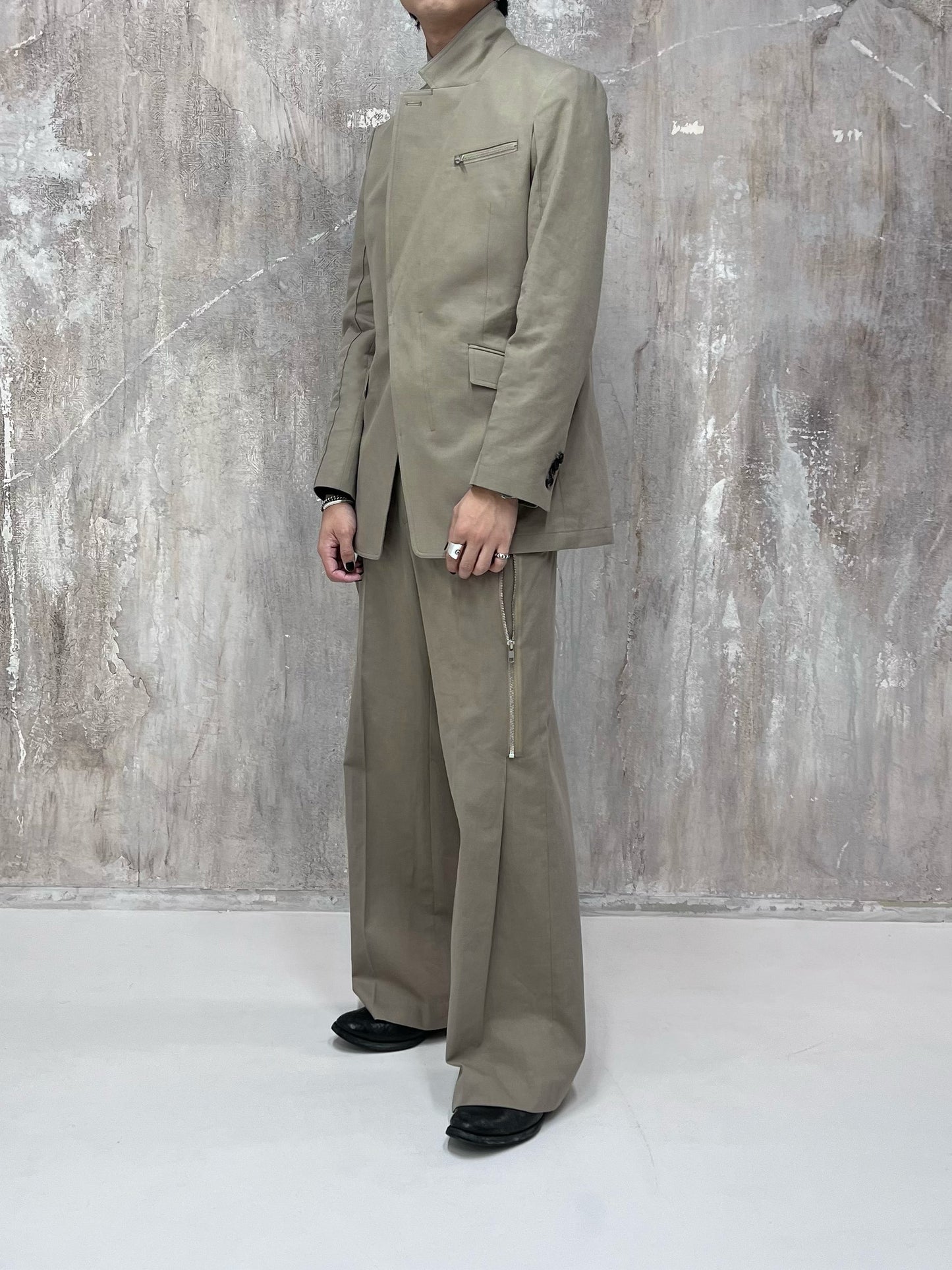 SCHEDAR ZIPPED TROUSERS in DUST