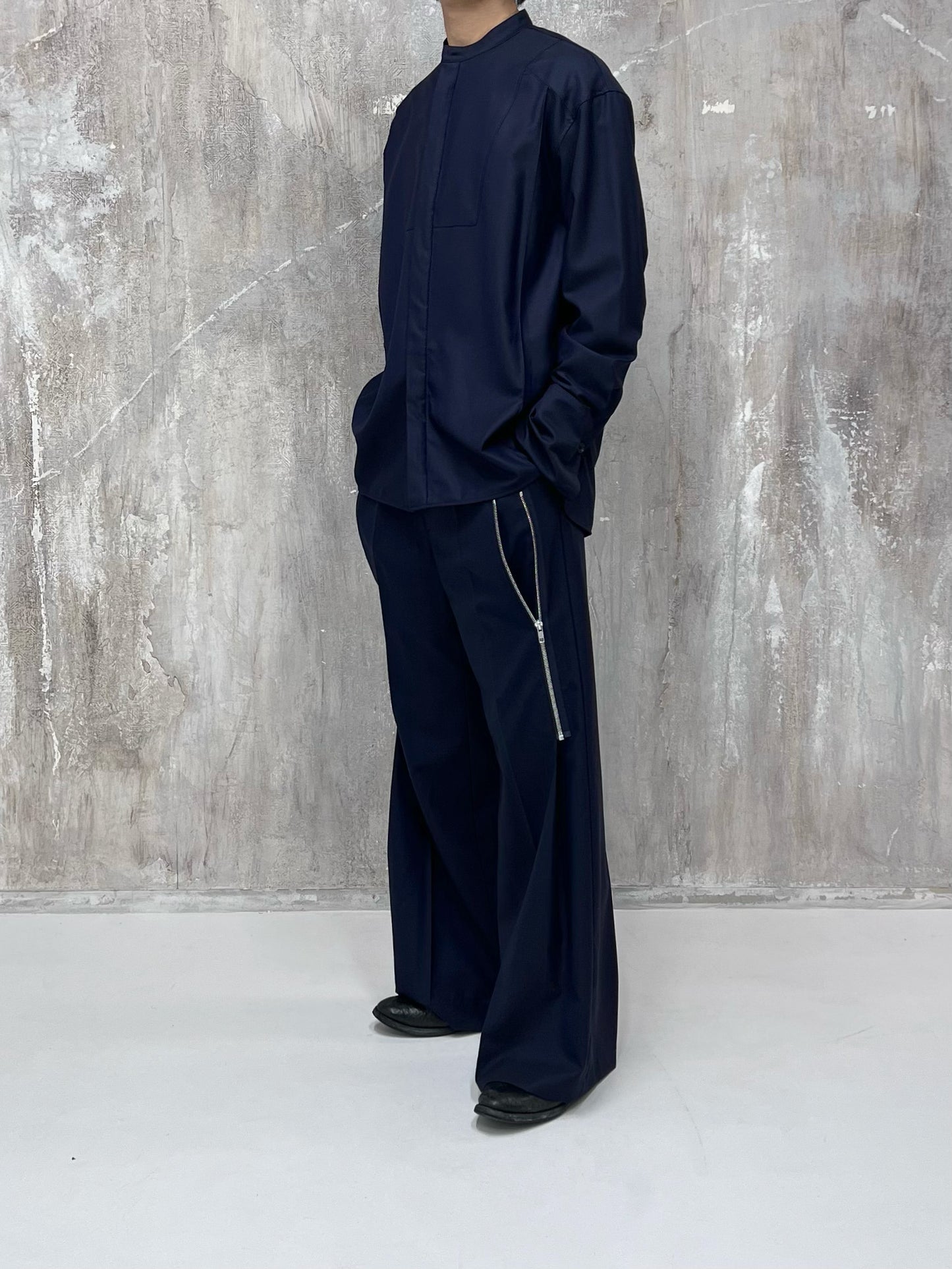 SCHEDAR ZIPPED TROUSERS in NAVY