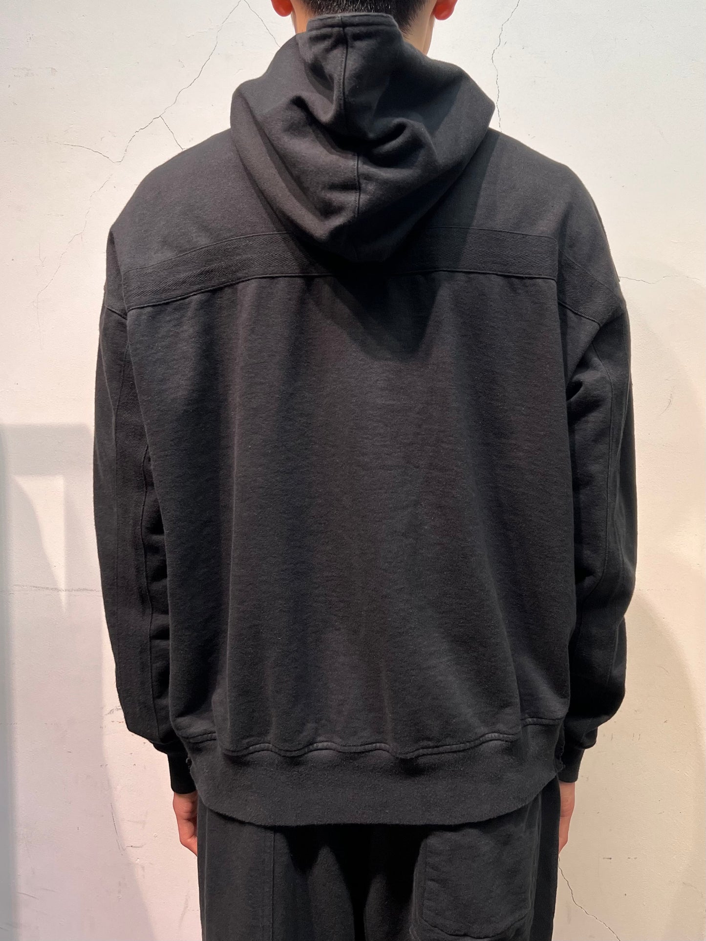 GARMENT DYED LOUNGE HOODIE in BLACK