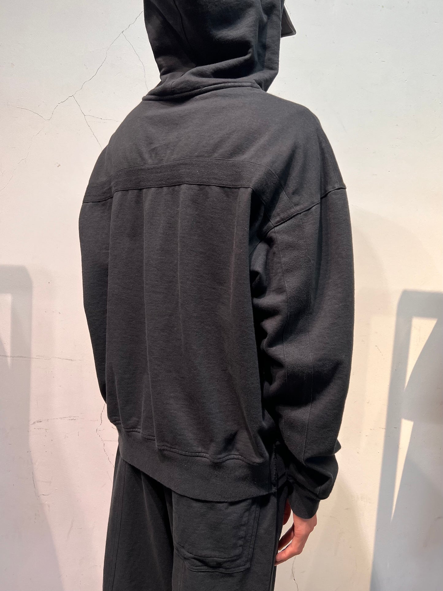 GARMENT DYED LOUNGE HOODIE in BLACK