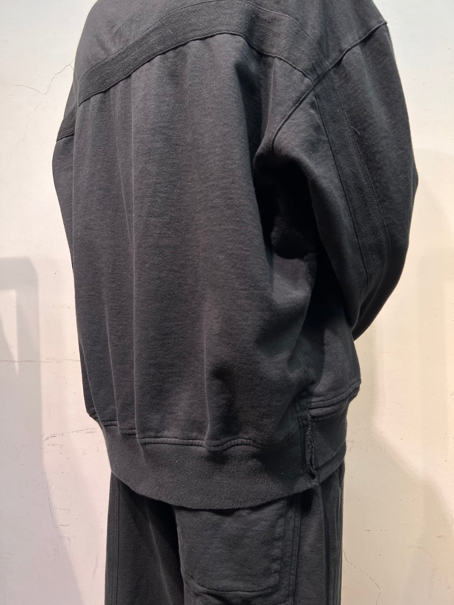 GARMENT DYED LOUNGE HOODIE in BLACK